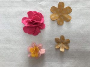 フェルトで花を作る作り方の手順画像