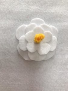 フェルトで花を作る作り方の手順画像