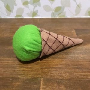 フェルトでアイスクリームのおもちゃを作る作り方の手順画像