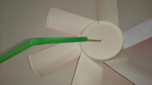 紙コップで風車を手作りする作り方の手順画像
